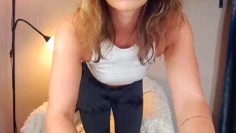 Snapshot of tokens_are_sexy chatting on 11/17/25, 04:51 tokens_are_sexy online show from 11/17/25, 04:51