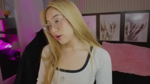 Snapshot of tokyoluu chatting on 09/17/25, 10:00 tokyoluu online show from 09/17/25, 10:00