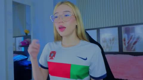 Snapshot of tokyoluu chatting on 09/23/25, 10:24 tokyoluu online show from 09/23/25, 10:24