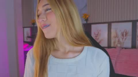 Snapshot of tokyoluu chatting on 10/06/25, 10:18 tokyoluu online show from 10/06/25, 10:18