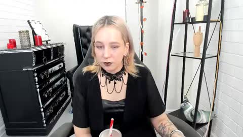 Snapshot of tollimoll chatting on 12/02/24, 09:13 Tolli Moll online show from 12/02/24, 09:13