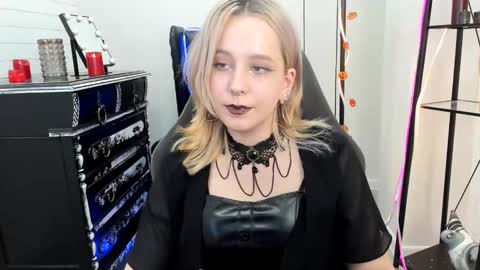 Snapshot of tollimoll chatting on 12/02/24, 03:25 Tolli Moll online show from 12/02/24, 03:25