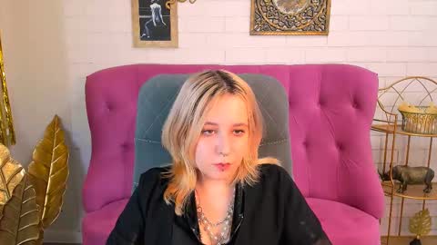 Snapshot of tollimoll chatting on 12/05/24, 09:06 Tolli Moll online show from 12/05/24, 09:06