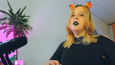 Snapshot of tollimoll chatting on 12/09/24, 03:11 Tolli Moll online show from 12/09/24, 03:11