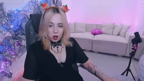 Snapshot of tollimoll chatting on 12/11/24, 09:09 Tolli Moll online show from 12/11/24, 09:09