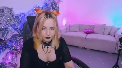 Snapshot of tollimoll chatting on 12/11/24, 03:15 Tolli Moll online show from 12/11/24, 03:15