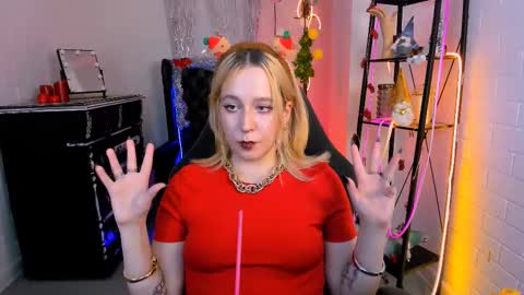 Snapshot of tollimoll chatting on 12/16/24, 12:06 Tolli Moll online show from 12/16/24, 12:06