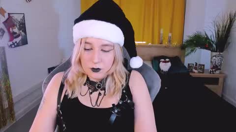 Snapshot of tollimoll chatting on 12/20/24, 03:42 Tolli Moll online show from 12/20/24, 03:42