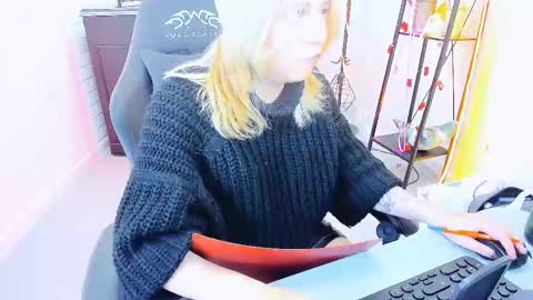 Snapshot of tollimoll chatting on 12/27/24, 03:26 Tolli Moll online show from 12/27/24, 03:26