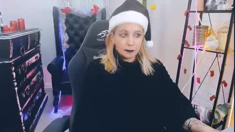 Snapshot of tollimoll chatting on 12/28/24, 03:59 Tolli Moll online show from 12/28/24, 03:59