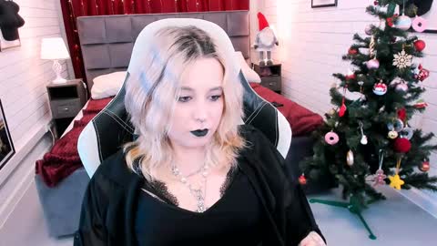 Snapshot of tollimoll chatting on 01/02/25, 12:13 Tolli Moll online show from 01/02/25, 12:13