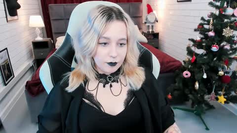 Snapshot of tollimoll chatting on 01/03/25, 08:10 Tolli Moll online show from 01/03/25, 08:10