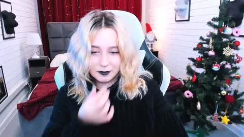 Snapshot of tollimoll chatting on 01/06/25, 08:24 Tolli Moll online show from 01/06/25, 08:24