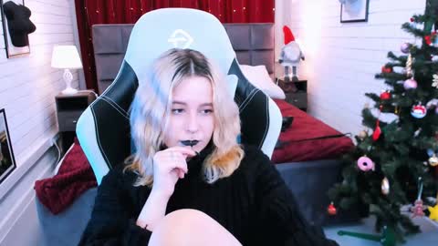 Snapshot of tollimoll chatting on 01/06/25, 11:29 Tolli Moll online show from 01/06/25, 11:29