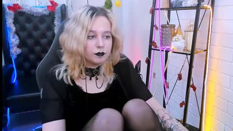 Snapshot of tollimoll chatting on 01/09/25, 11:14 Tolli Moll online show from 01/09/25, 11:14