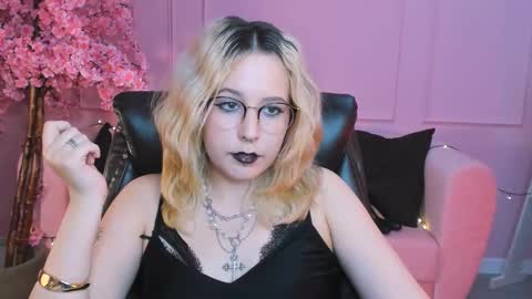 Snapshot of tollimoll chatting on 01/11/25, 06:45 Tolli Moll online show from 01/11/25, 06:45