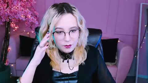 Snapshot of tollimoll chatting on 01/14/25, 05:51 Tolli Moll online show from 01/14/25, 05:51