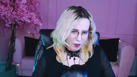 Snapshot of tollimoll chatting on 01/14/25, 08:52 Tolli Moll online show from 01/14/25, 08:52