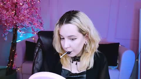 Snapshot of tollimoll chatting on 01/14/25, 11:53 Tolli Moll online show from 01/14/25, 11:53