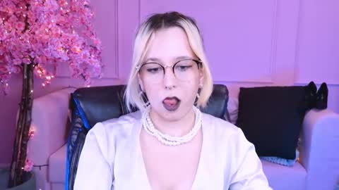 Snapshot of tollimoll chatting on 01/15/25, 05:19 Tolli Moll online show from 01/15/25, 05:19