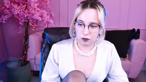 Snapshot of tollimoll chatting on 01/15/25, 08:20 Tolli Moll online show from 01/15/25, 08:20