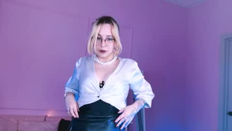 Snapshot of tollimoll chatting on 01/15/25, 11:21 Tolli Moll online show from 01/15/25, 11:21