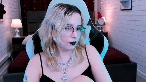 Snapshot of tollimoll chatting on 01/20/25, 08:19 Tolli Moll online show from 01/20/25, 08:19