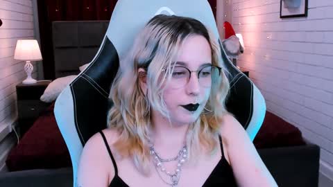 Snapshot of tollimoll chatting on 01/20/25, 11:24 Tolli Moll online show from 01/20/25, 11:24