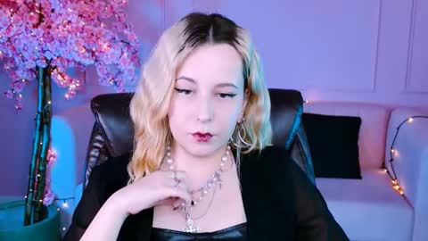 Snapshot of tollimoll chatting on 01/22/25, 08:40 Tolli Moll online show from 01/22/25, 08:40