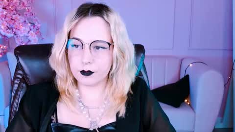 Snapshot of tollimoll chatting on 01/22/25, 11:45 Tolli Moll online show from 01/22/25, 11:45