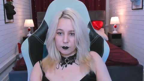 Snapshot of tollimoll chatting on 02/12/25, 07:24 Tolli Moll online show from 02/12/25, 07:24