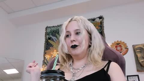 Snapshot of tollimoll chatting on 02/13/25, 05:54 Tolli Moll online show from 02/13/25, 05:54