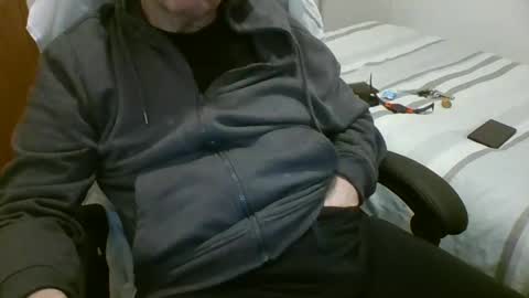 Snapshot of toloneo1 chatting on 02/15/25, 01:10 toloneo1 online show from 02/15/25, 01:10