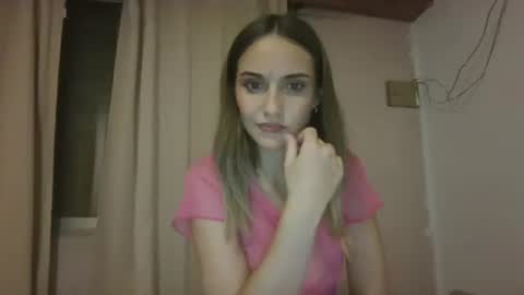 Snapshot of tom316972 chatting on 03/01/26, 12:56 Flor online show from 03/01/26, 12:56