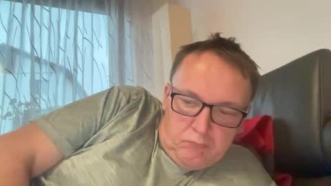 Snapshot of tom6644 chatting on 12/23/24, 03:01 Tom online show from 12/23/24, 03:01