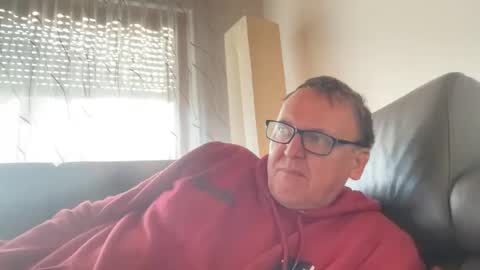 Snapshot of tom6644 chatting on 01/10/25, 12:04 Tom online show from 01/10/25, 12:04