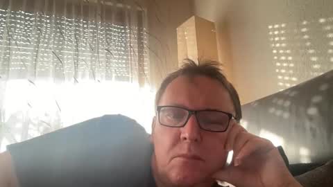 Snapshot of tom6644 chatting on 02/02/25, 09:30 Tom online show from 02/02/25, 09:30