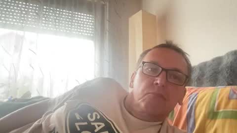 Snapshot of tom6644 chatting on 10/18/25, 02:07 Tom online show from 10/18/25, 02:07