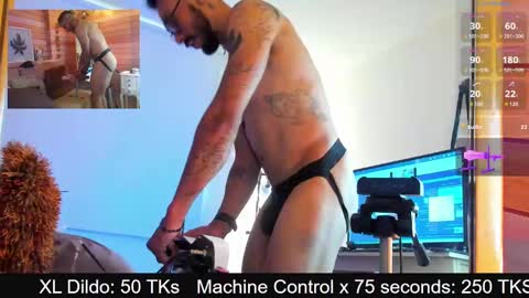 Snapshot of tom_cooper_1 chatting on 01/22/25, 01:32 Master of pleasure online show from 01/22/25, 01:32