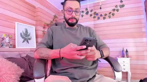 Snapshot of tom_cooper_1 chatting on 02/02/25, 01:30 Master of pleasure online show from 02/02/25, 01:30