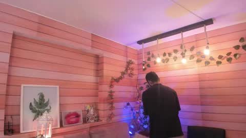 Snapshot of tom_cooper_1 chatting on 02/17/25, 06:26 Master of pleasure online show from 02/17/25, 06:26