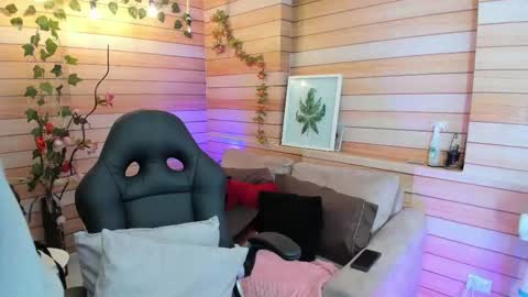 Snapshot of tom_cooper_1 chatting on 02/21/25, 12:50 Master of pleasure online show from 02/21/25, 12:50