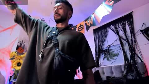 Snapshot of tom_cooper_1 chatting on 10/23/25, 12:26 Master of pleasure online show from 10/23/25, 12:26