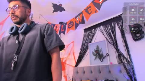 Snapshot of tom_cooper_1 chatting on 10/26/25, 12:22 Master of pleasure online show from 10/26/25, 12:22