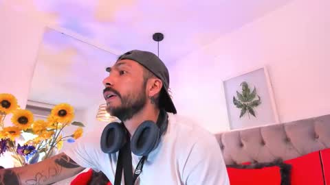 Snapshot of tom_cooper_1 chatting on 11/02/25, 12:29 Master of pleasure online show from 11/02/25, 12:29