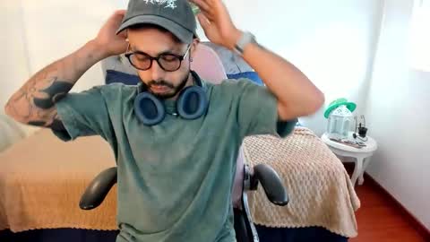 Snapshot of tom_cooper_1 chatting on 11/05/25, 12:05 Master of pleasure online show from 11/05/25, 12:05