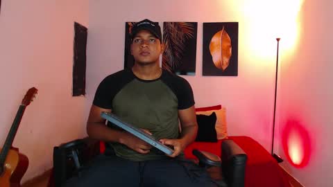 Snapshot of tom_damiran chatting on 03/07/25, 12:23 TOM online show from 03/07/25, 12:23