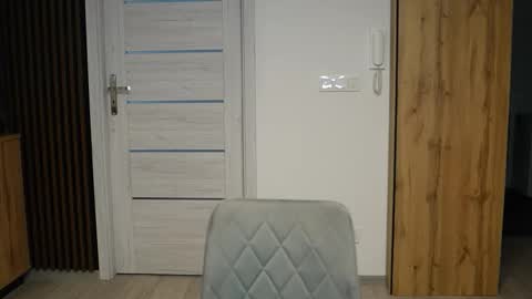 Tom online show from 09/17/25, 02:19