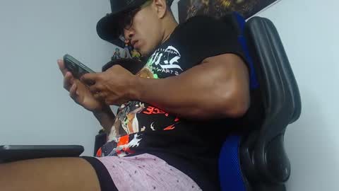 Snapshot of tom_kingfit chatting on 03/09/25, 02:29 SPORTSFIT29 online show from 03/09/25, 02:29