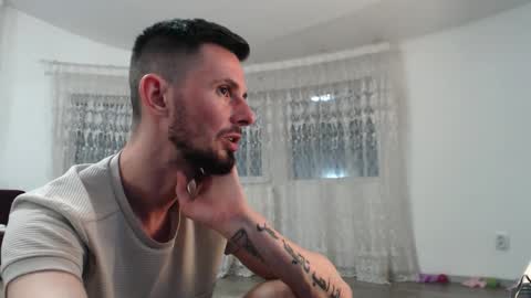 Snapshot of tom_michael chatting on 10/02/25, 05:20 Michael online show from 10/02/25, 05:20